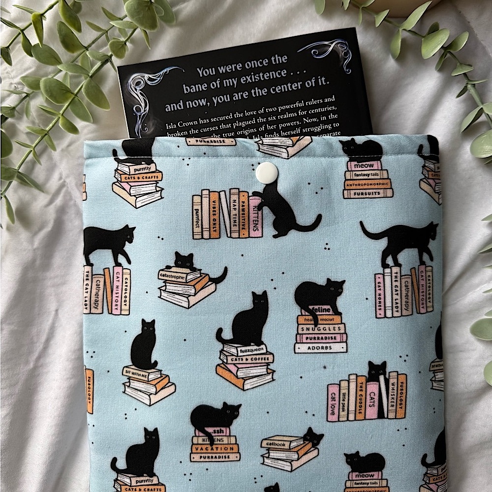 HANDMADE ⋆ Book Sleeve ⋆ Cats on Bookshelf Pattern